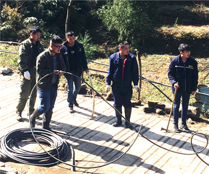 和諧村企關系 滴水折射人心